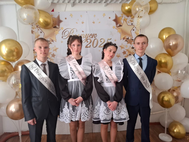 В школе прозвенел Последний звонок!.